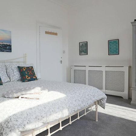 4 Bed Home 3 Mins From Harbour + Sandy Beach Φόλκστοουν Εξωτερικό φωτογραφία