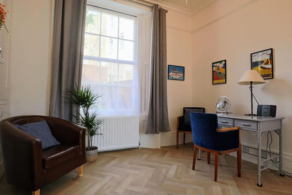 4 Bed Home 3 Mins From Harbour + Sandy Beach Φόλκστοουν Εξωτερικό φωτογραφία