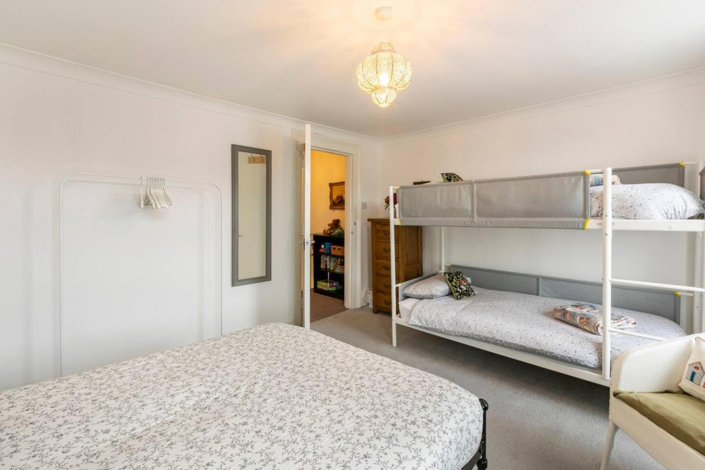 4 Bed Home 3 Mins From Harbour + Sandy Beach Φόλκστοουν Εξωτερικό φωτογραφία
