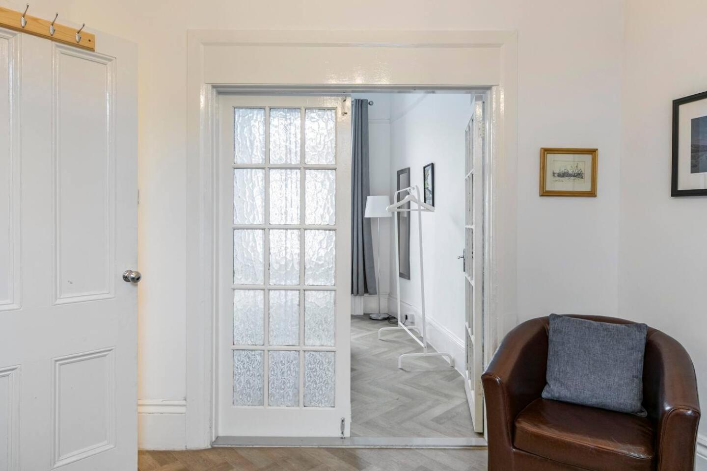 4 Bed Home 3 Mins From Harbour + Sandy Beach Φόλκστοουν Εξωτερικό φωτογραφία